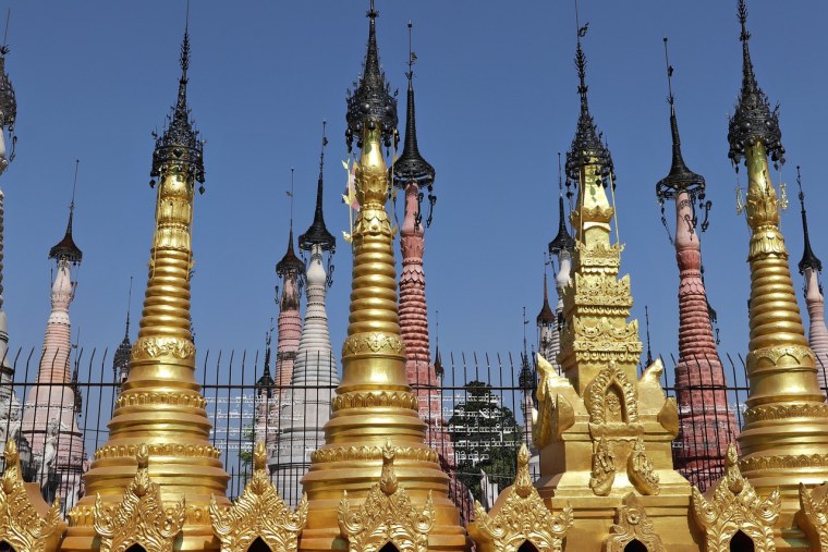 Три пагоды храма Чуншэна Китай