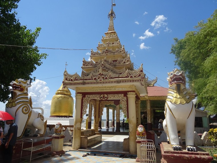 Белая пагода храма мяу