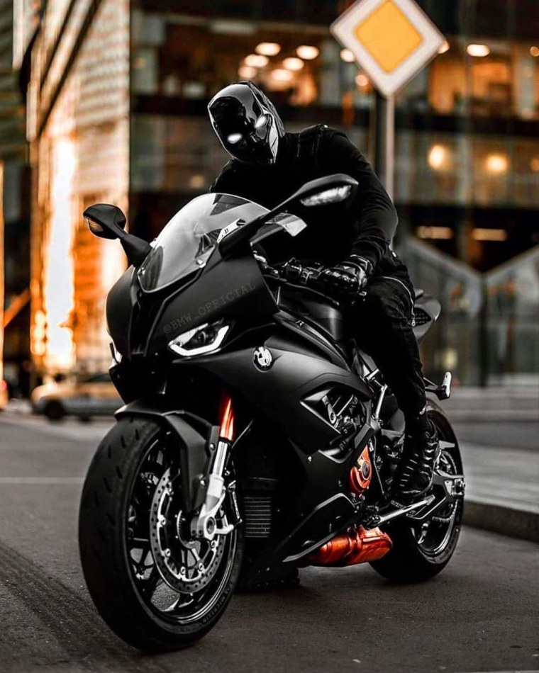 Мотоцикл BMW s1000rr черного цвета