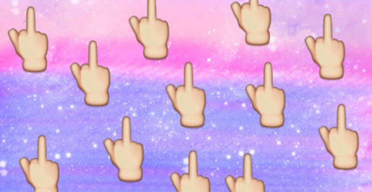 Средний палец много