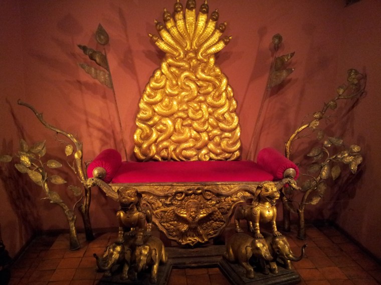 Средневековья трон Королевский