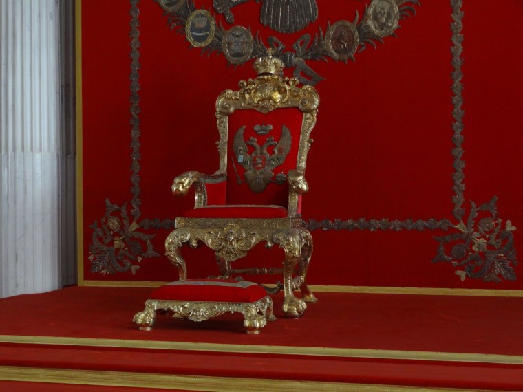 Трон красной королевы