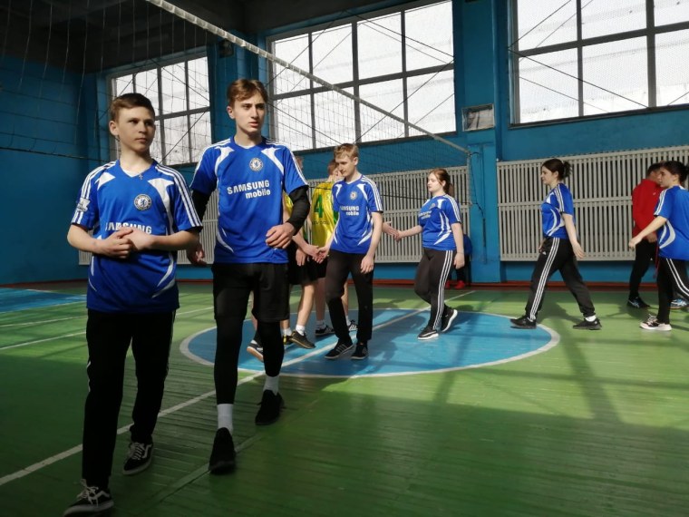 Игра в волейбол