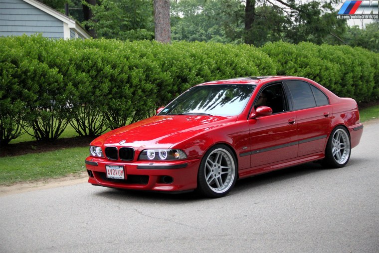 БМВ м5 е39 красная