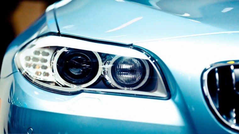 Фары автомобиля БМВ
