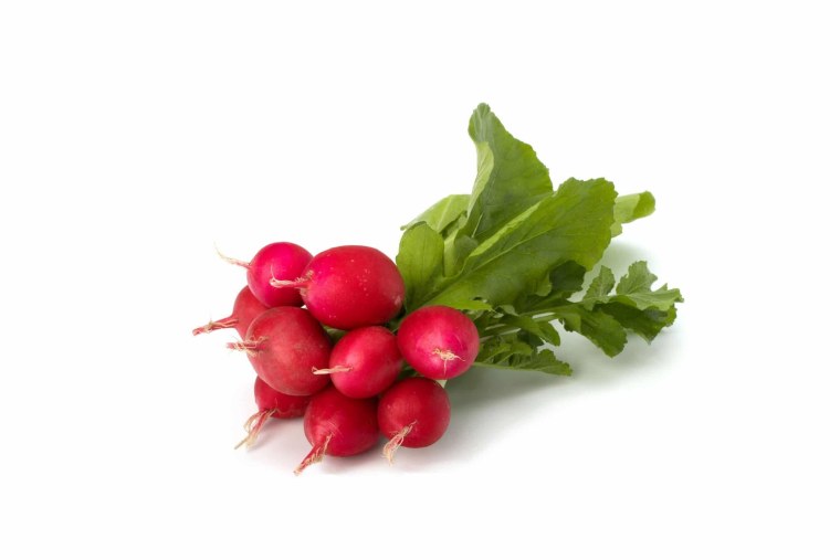 Редиска на белом фоне