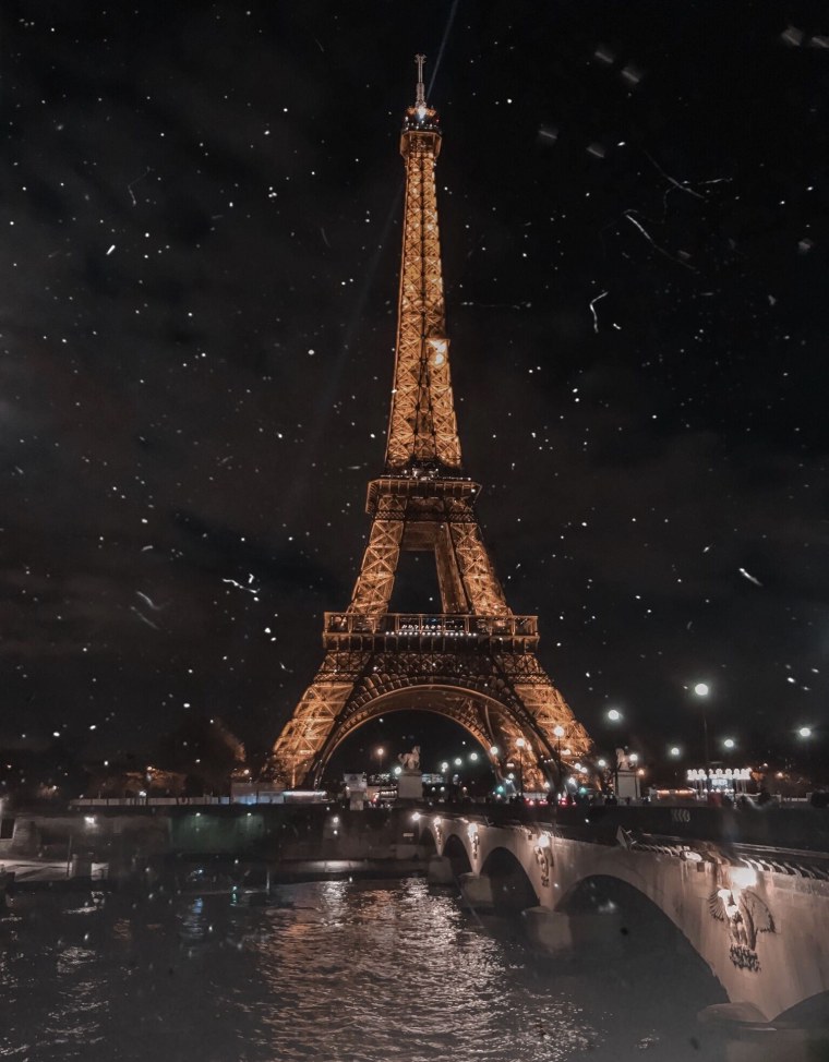 Эйфелева башня в Париже