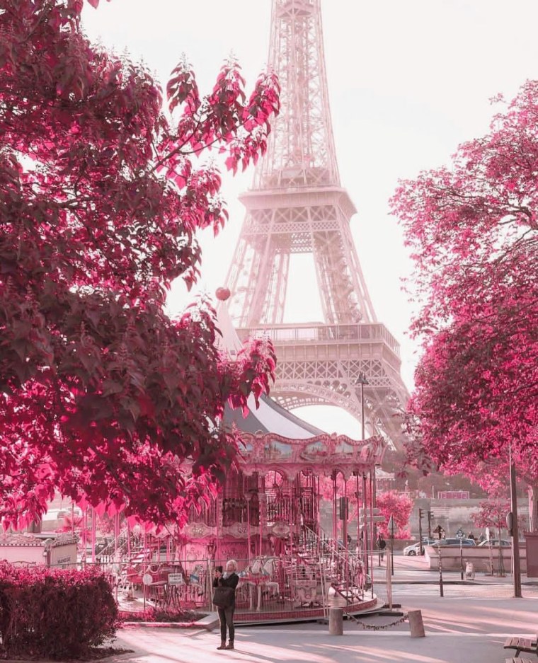 Эйфелева башня (г. Париж)