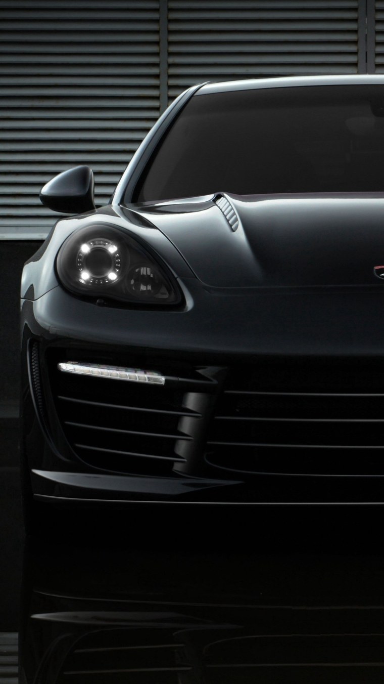Порше Панамера черная вертикальная