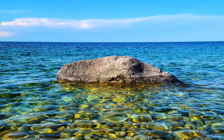Камни под водой