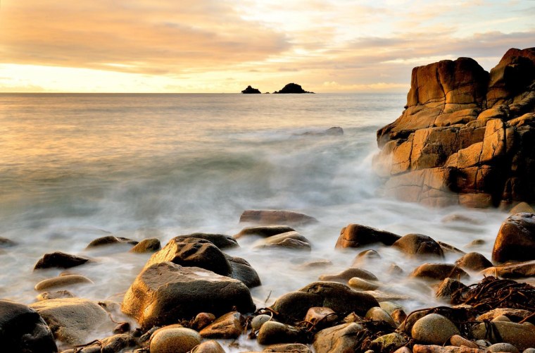 Каменистый берег океана