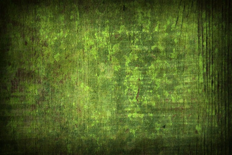 Грязно зеленый