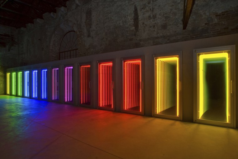 Дэн Флавин Церковь снаружи