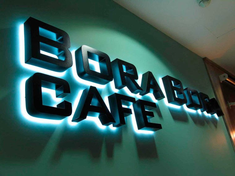 Объемные буквы с контражурной подсветкой