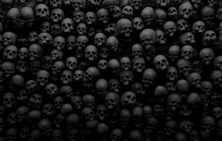 Череп на черном фоне