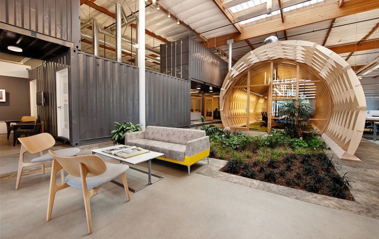 Дом Флинстоунов в Малибу