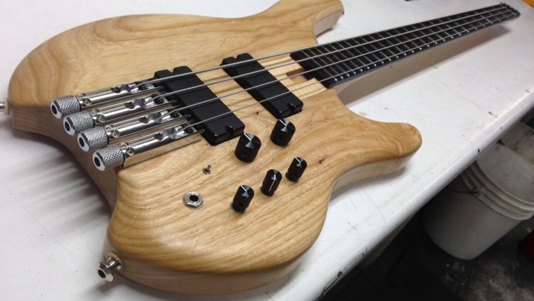 Бас гитара Vester