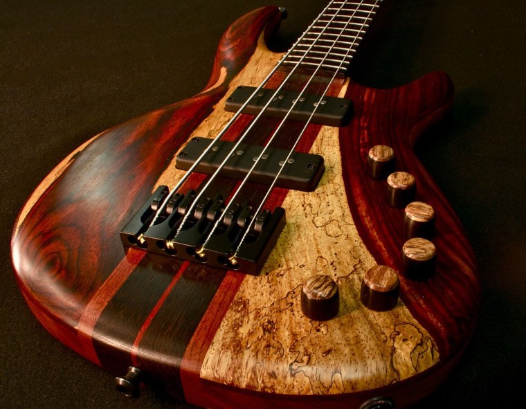 Красивые бас гитары