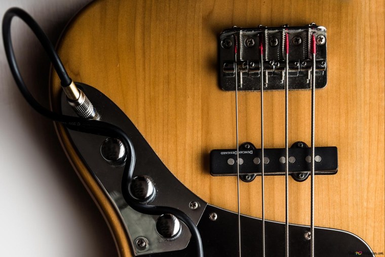 Джаз бас гитара