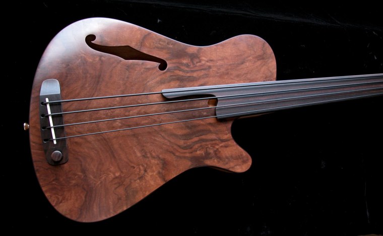 Фретлесс бас