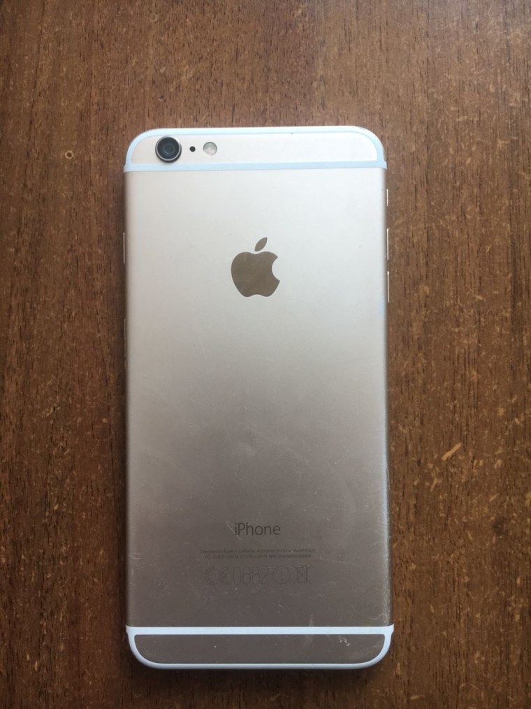 Айфон 4 в руке