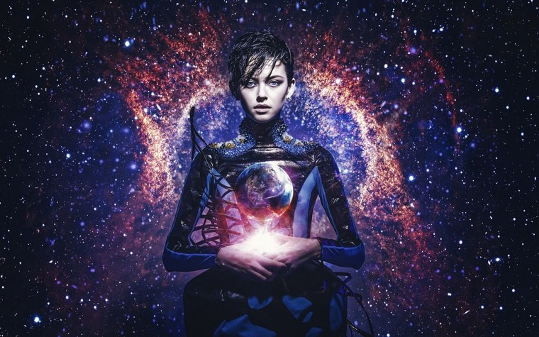 Космическая девушка