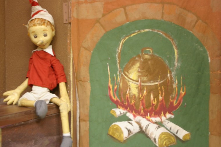 Лизи Мартин у камина