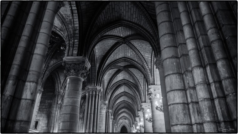 Белый Готический собор