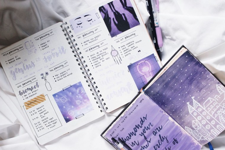 Фиолетовое оформление ежедневника
