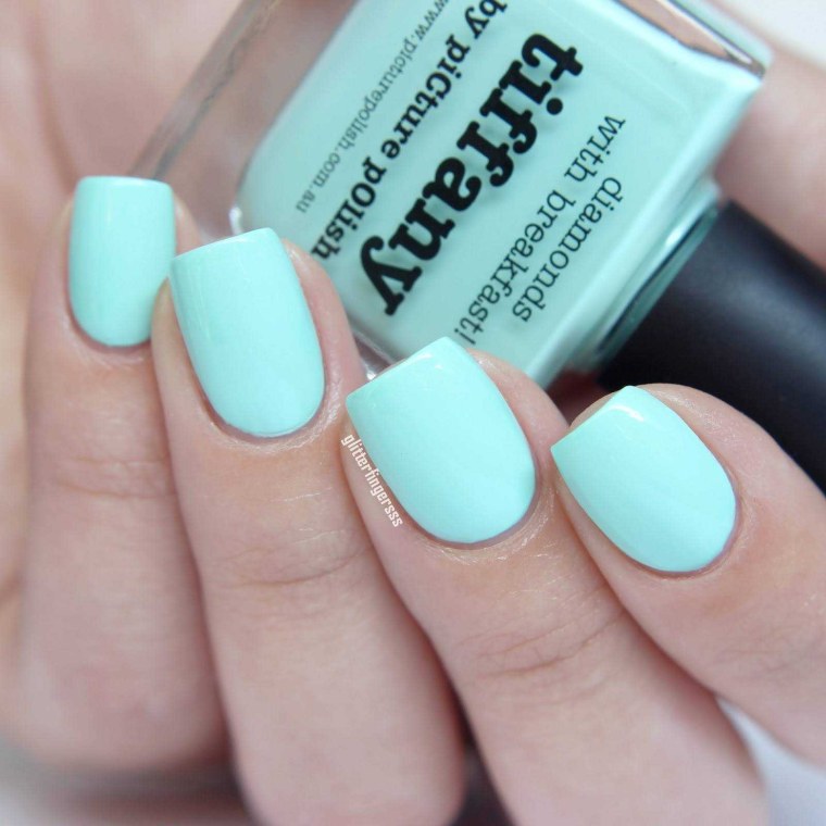 Бирюзовый маникюр