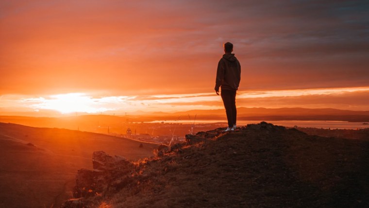 Человек на закате