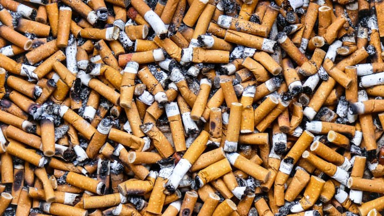 Дымящая сигарета