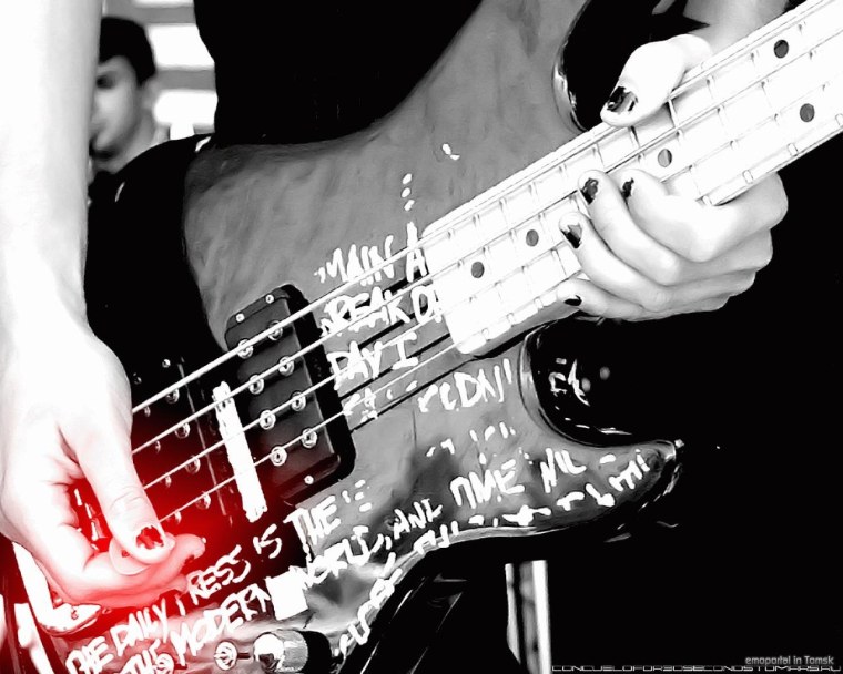 Электрогитара в руках