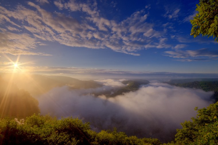 Лучи солнца сквозь облака