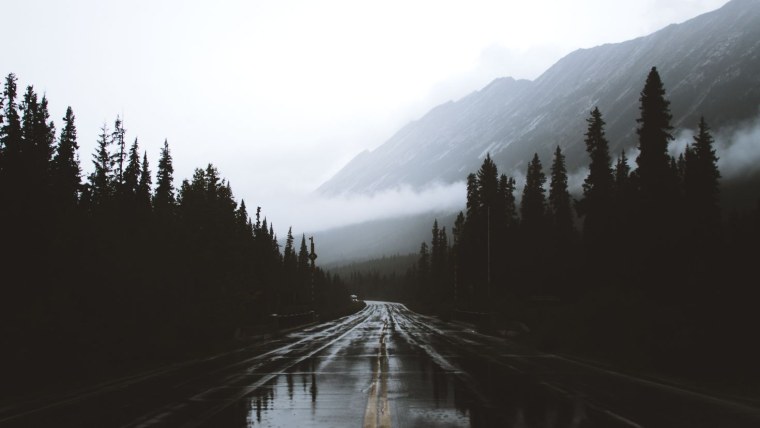 Горы дорога туман