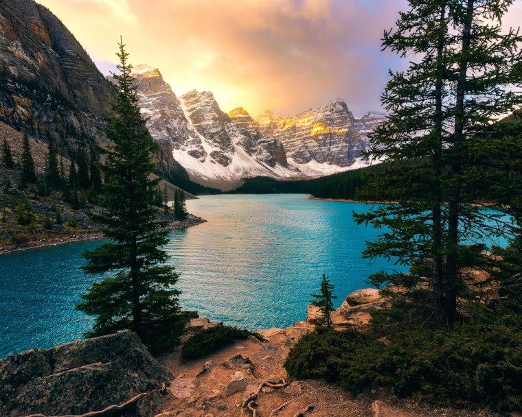 Долина десяти пиков озеро Морейн Альберта Канада