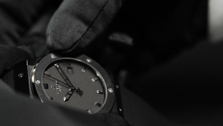 Часы наручные фон