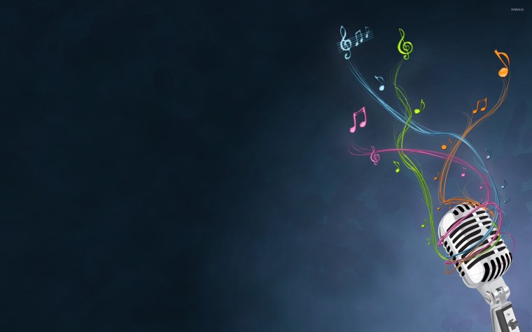 Микрофон на желтом фоне