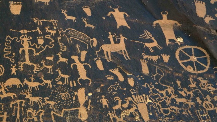 Наскальный фон