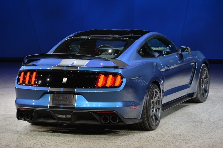 Ford Mustang Shelby gt500 2020 сзади
