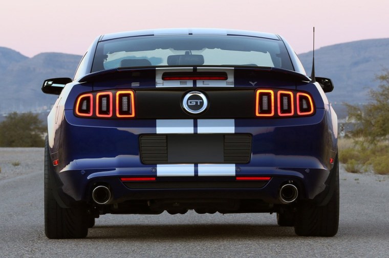 Ford Shelby gt500 сзади