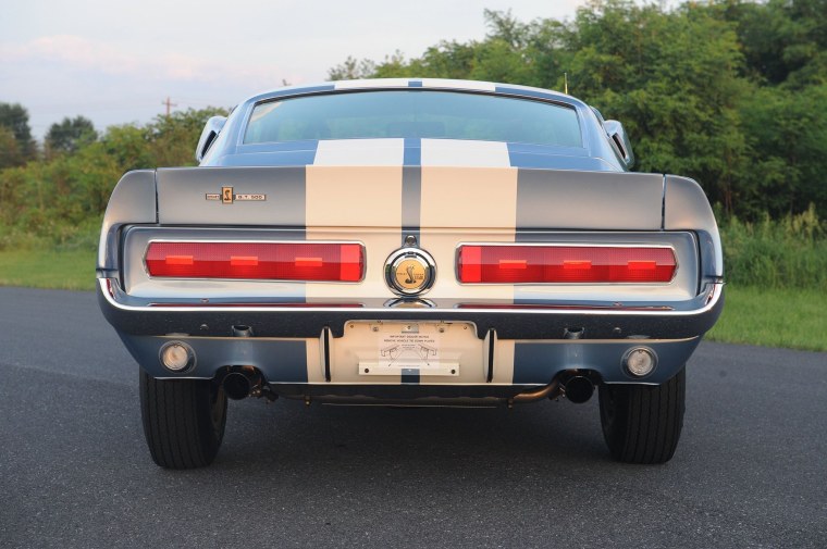 Ford Mustang 2020 сзади