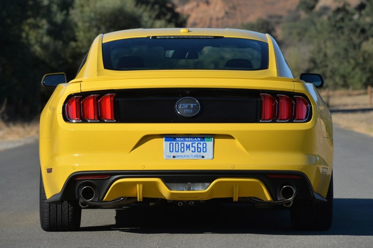 Ford Mustang сзади