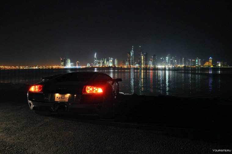 Ламборджини в Дубае ночью