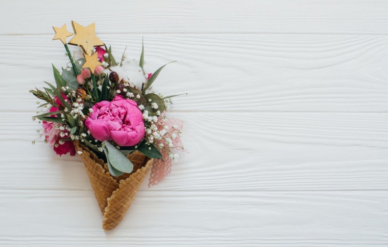 Букет на деревянном фоне