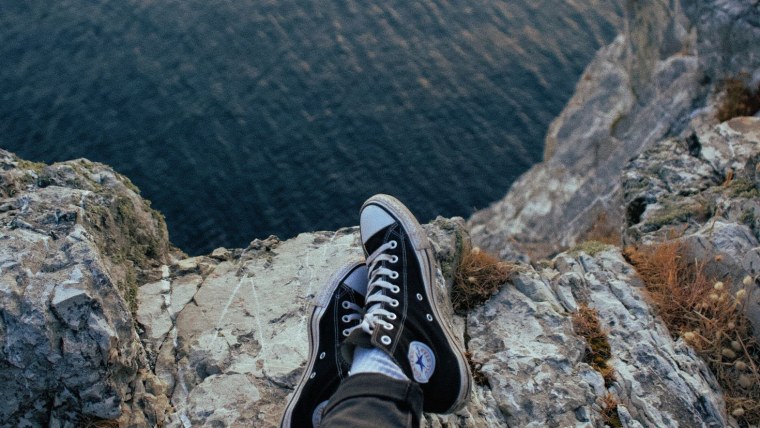 Ноги на обрыве