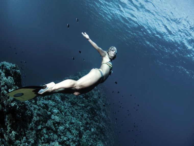 Ныряльщица фридайвер