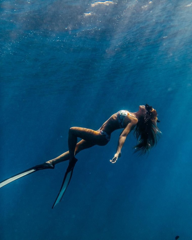 Подводное плавание девушки