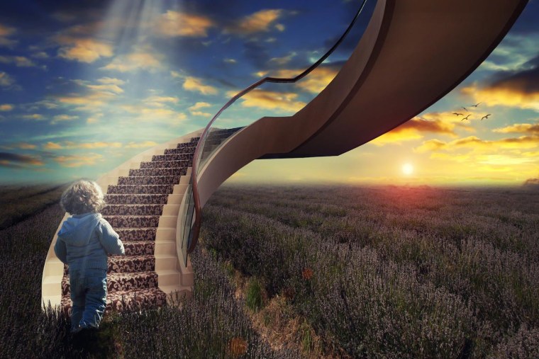 Ступеньки в небо с человеком