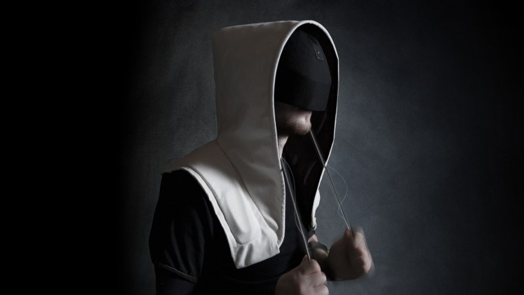 Человек в капюшоне